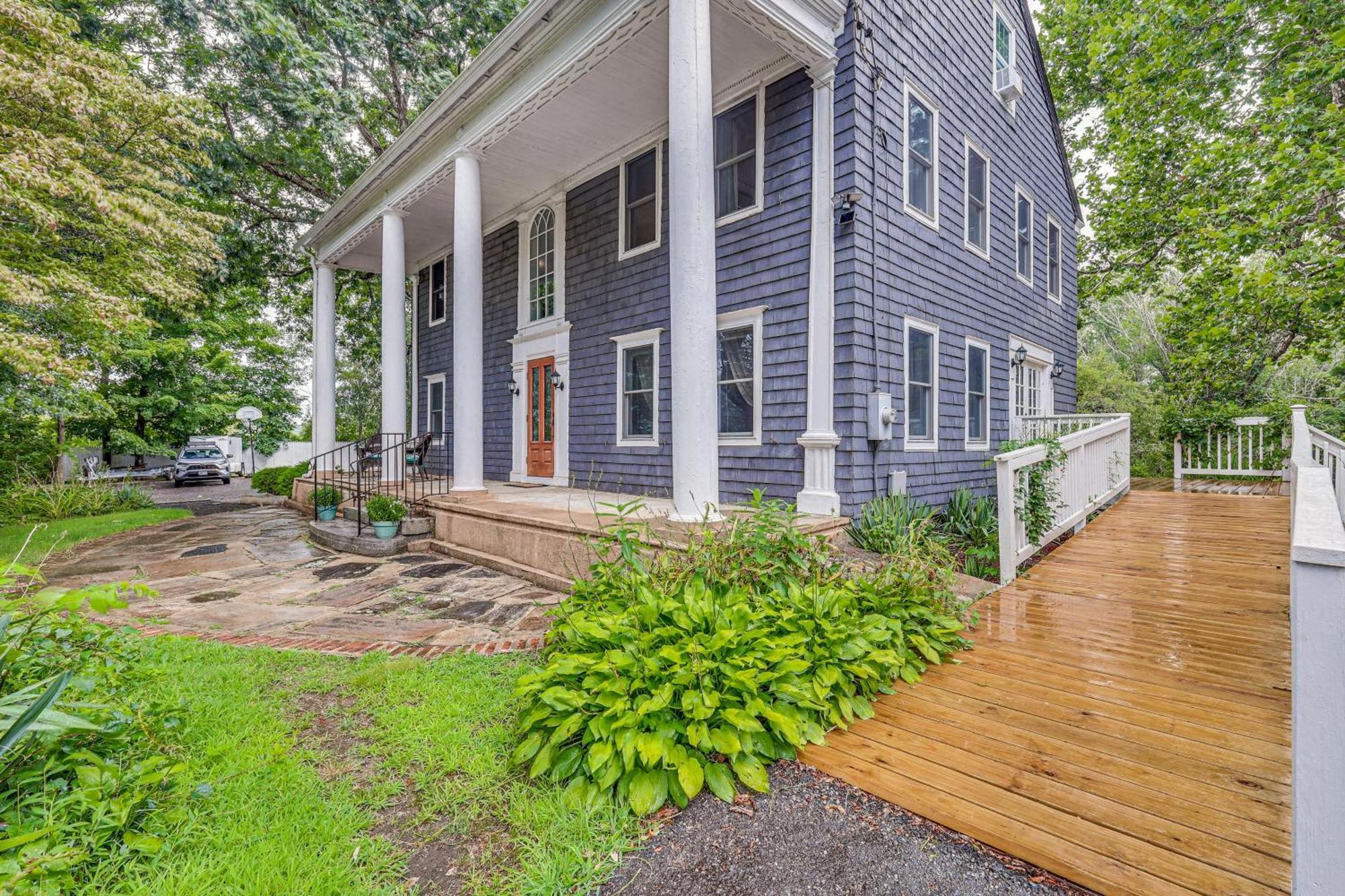 Quintessential New England Home With Patio And Grill! Putnam ภายนอก รูปภาพ