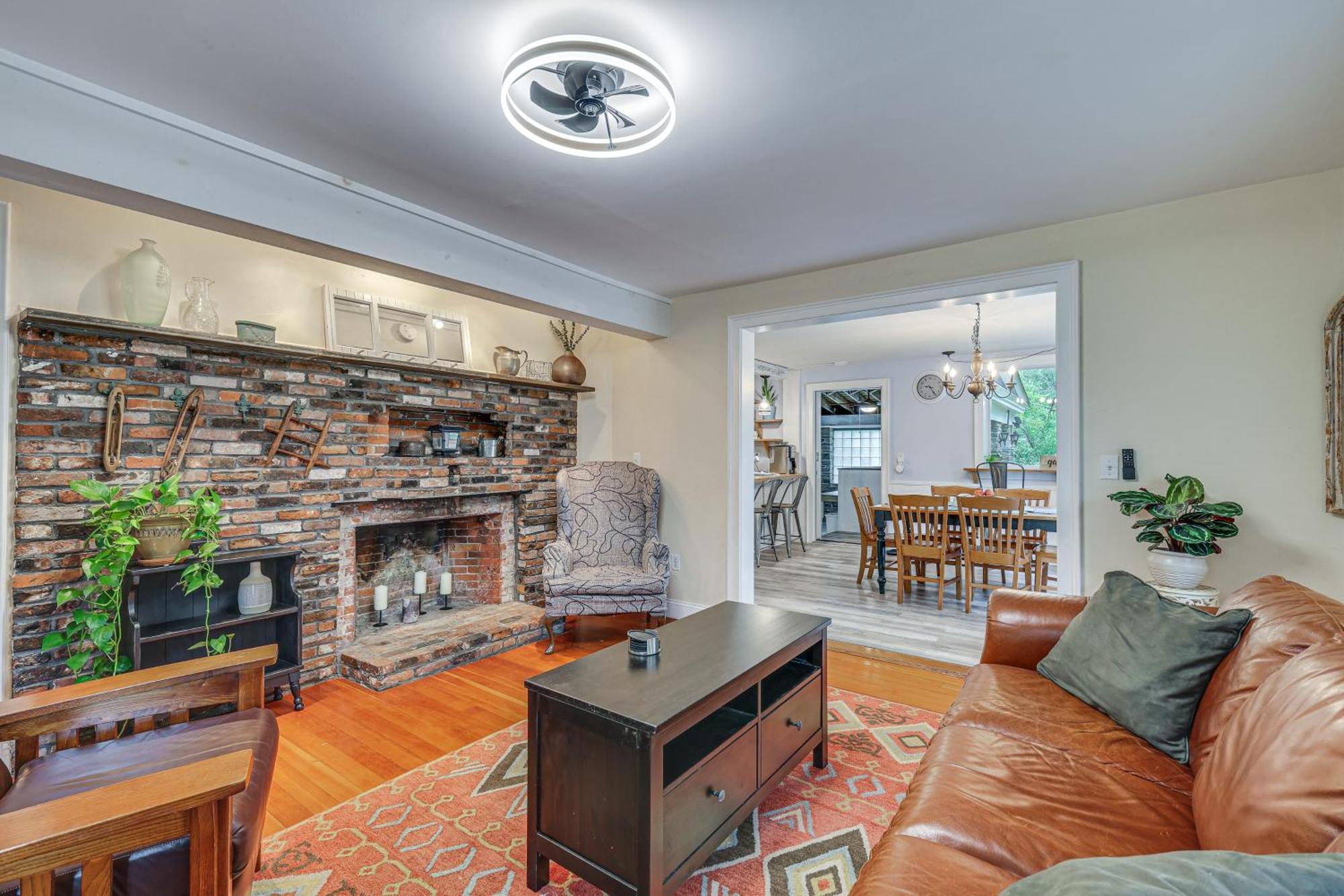 Quintessential New England Home With Patio And Grill! Putnam ภายนอก รูปภาพ