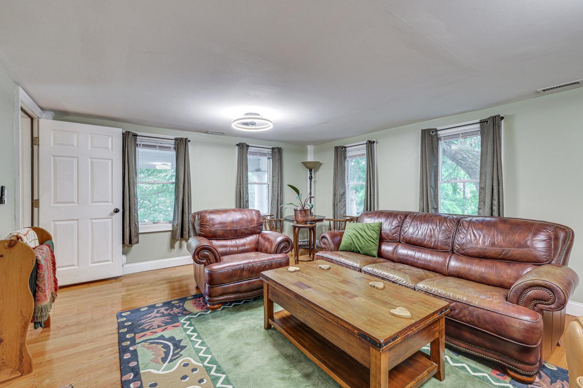 Quintessential New England Home With Patio And Grill! Putnam ภายนอก รูปภาพ