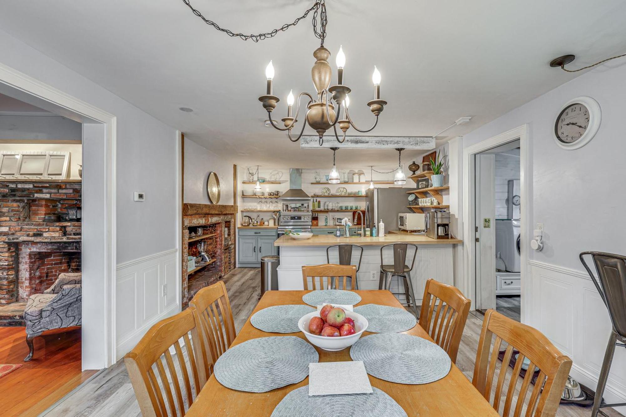 Quintessential New England Home With Patio And Grill! Putnam ภายนอก รูปภาพ