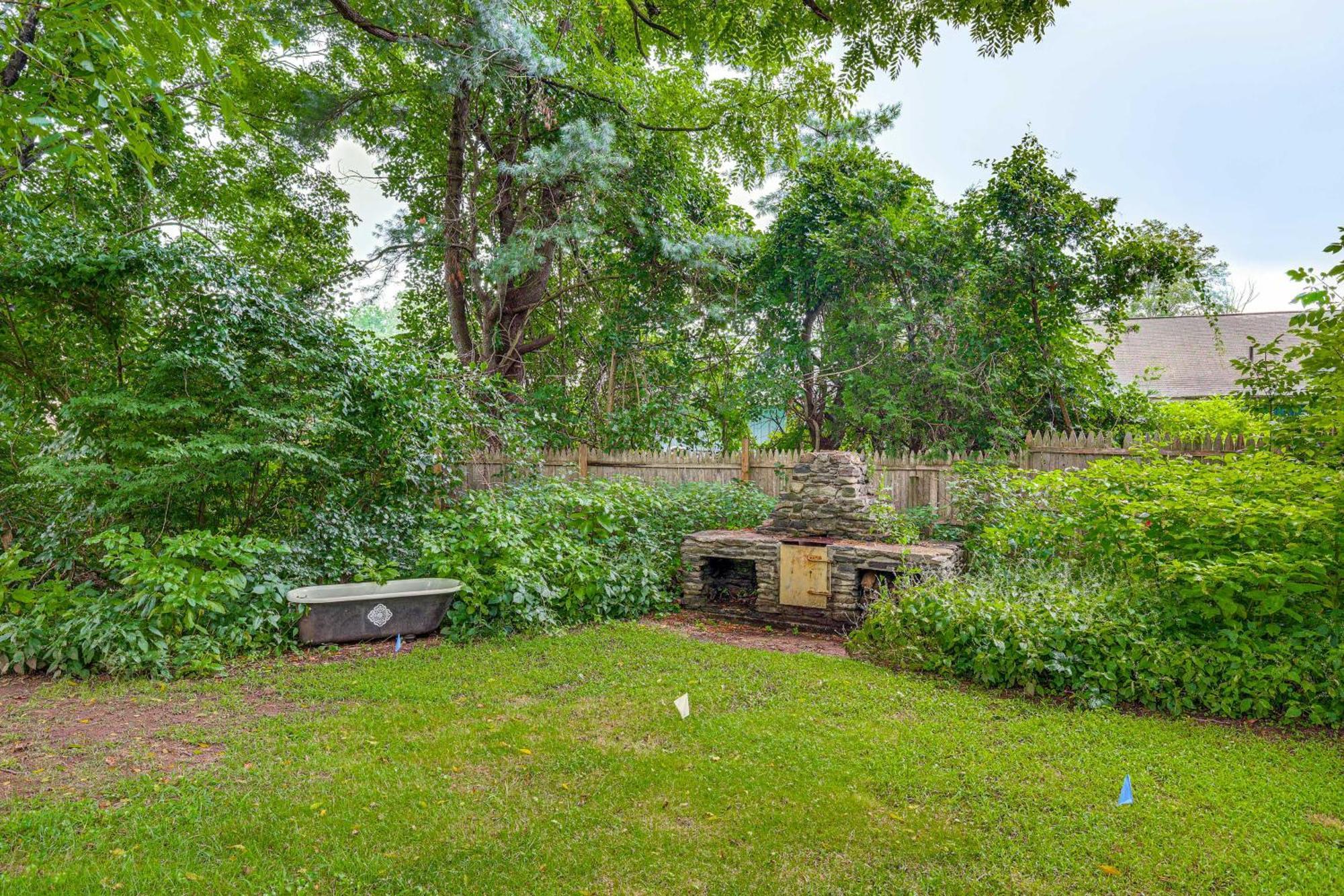 Quintessential New England Home With Patio And Grill! Putnam ภายนอก รูปภาพ