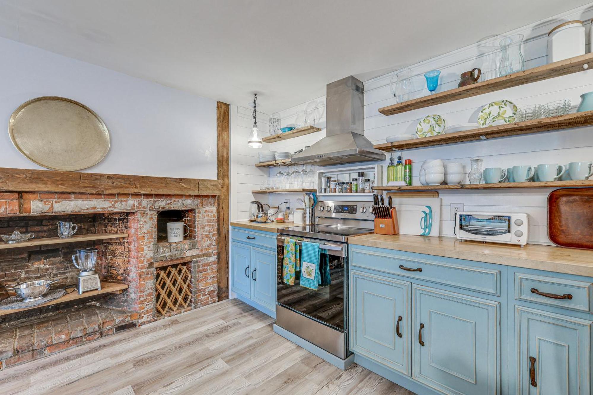 Quintessential New England Home With Patio And Grill! Putnam ภายนอก รูปภาพ
