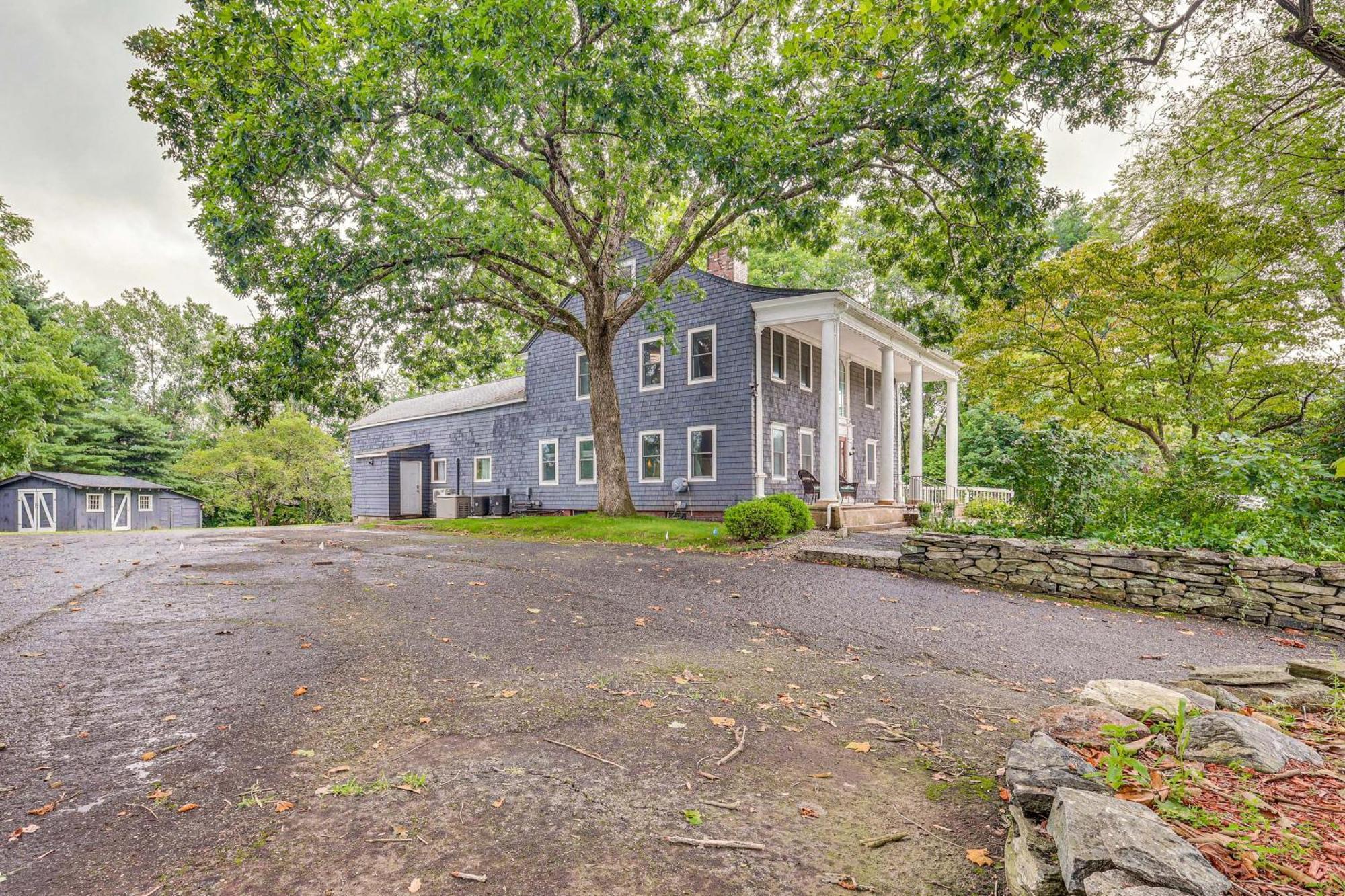Quintessential New England Home With Patio And Grill! Putnam ภายนอก รูปภาพ