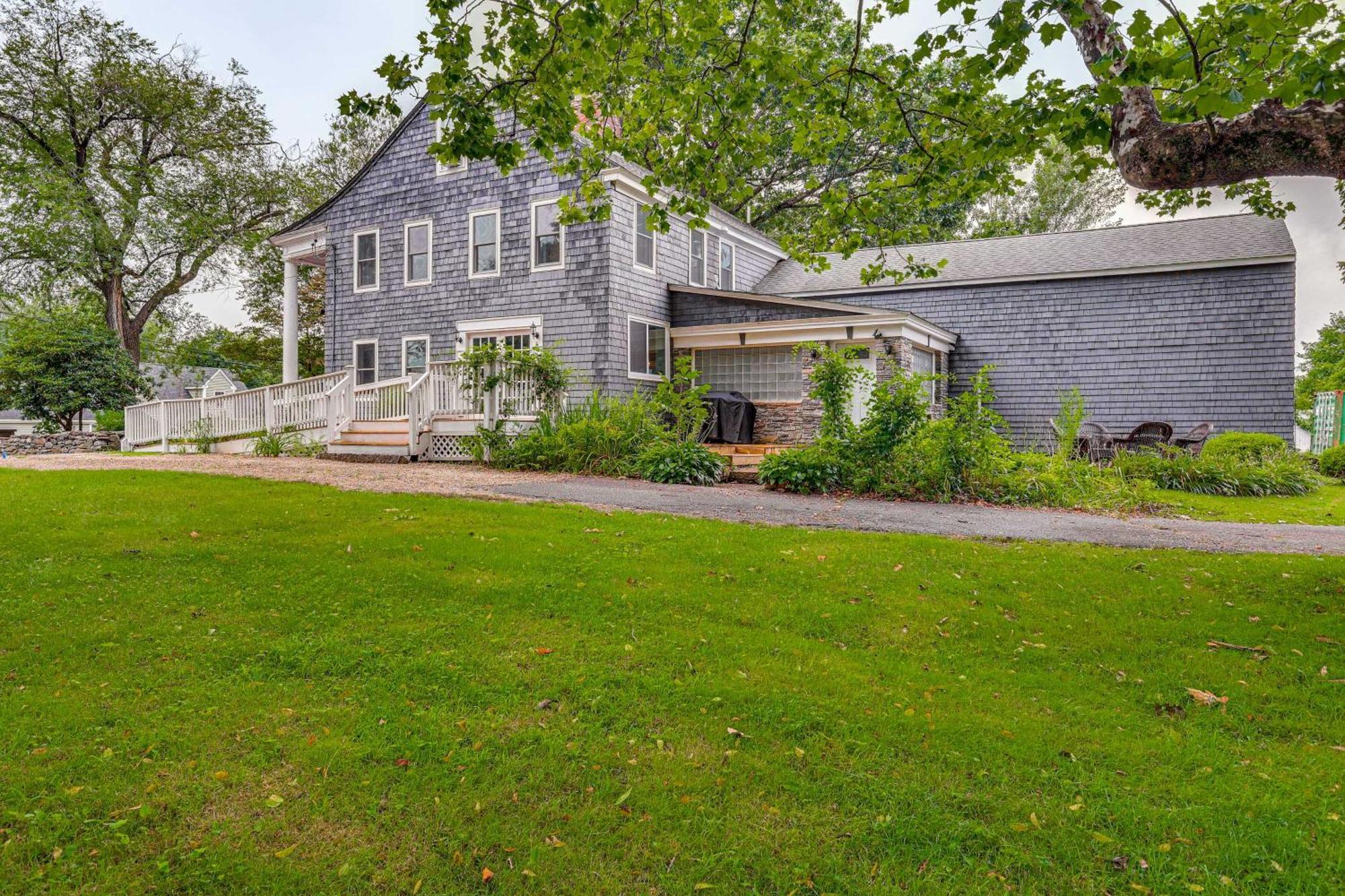 Quintessential New England Home With Patio And Grill! Putnam ภายนอก รูปภาพ