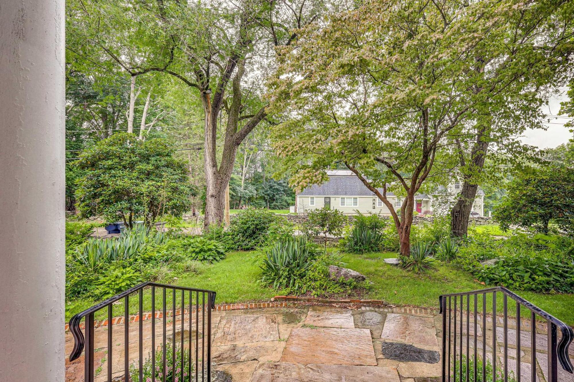 Quintessential New England Home With Patio And Grill! Putnam ภายนอก รูปภาพ